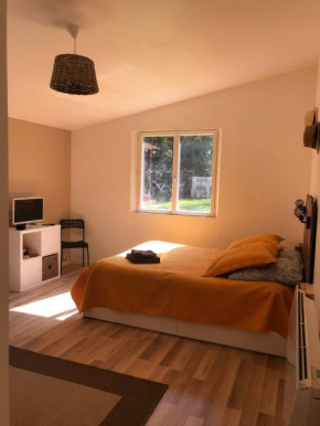 Chambre privée avec vue et piscine